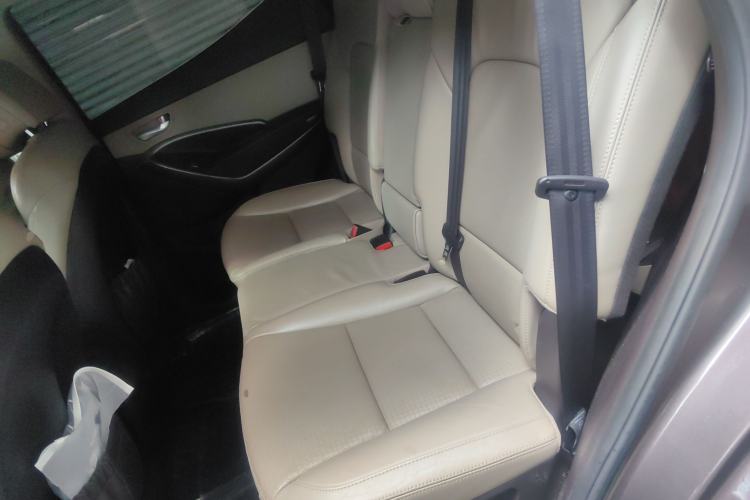 Used Hyundai Santa Fe Classic 2013 3.0L 4x4 Comfort Edition with Navigation 7 Seats Euro IV Left Rear Seat