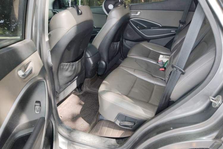 Used Hyundai Santa Fe Classic 2013 Revised Version 3.0L Four-Wheel Drive Luxury Edition Euro IV Left Rear Seat