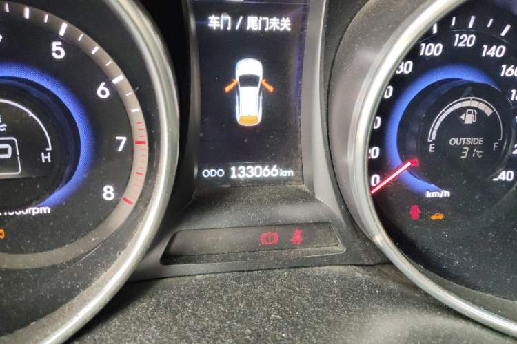 Used Hyundai Santa Fe Classic 2013 Revised Version 3.0L Four-Wheel Drive Luxury Edition Euro IV Odometer Close Up