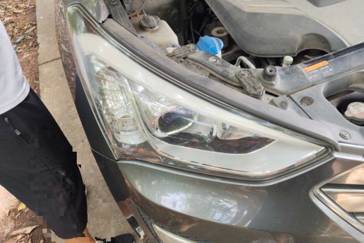 Used Hyundai Santa Fe Classic 2013 Revised Version 3.0L Four-Wheel Drive Luxury Edition Euro IV Right Front Headlight