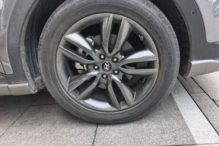 Used Hyundai Santa Fe Classic 2013 3.0L 4x4 Flagship Edition 7 Seats Euro IV Right Front Wheel Hub