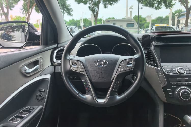 Used Hyundai Santa Fe Classic 2013 3.0L 4x4 Flagship Edition 7 Seats Euro IV Steering Wheel
