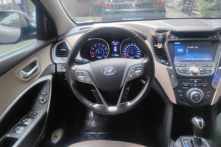 Used Hyundai Santa Fe Classic 2013 3.0L 4x4 Comfort Edition with Navigation 7 Seats Euro IV Steering Wheel