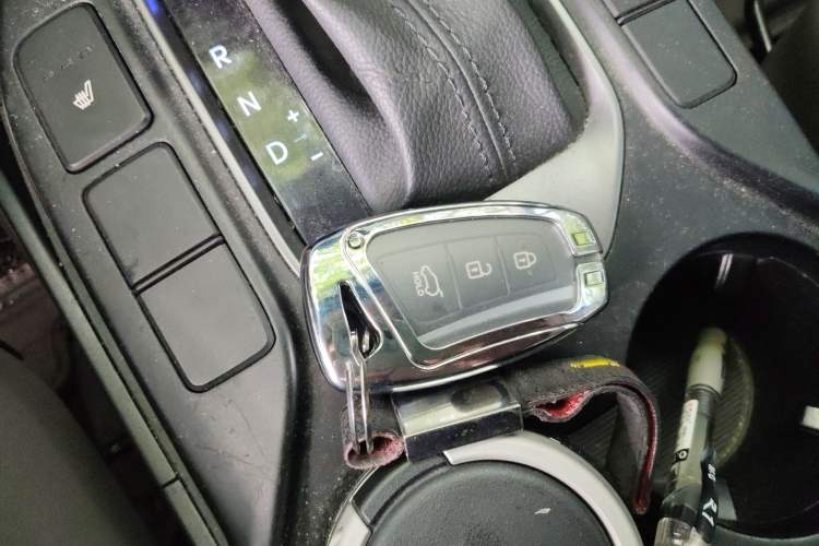 Used Hyundai Santa Fe Classic 2013 Revised Version 3.0L Four-Wheel Drive Luxury Edition Euro IV Vehicle Key