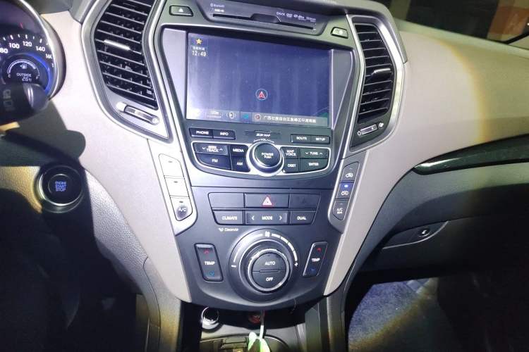 Used Hyundai Santa Fe Classic 2013 3.0L 4x4 Flagship Edition 7 Seats Euro IV Audio And AC Panel