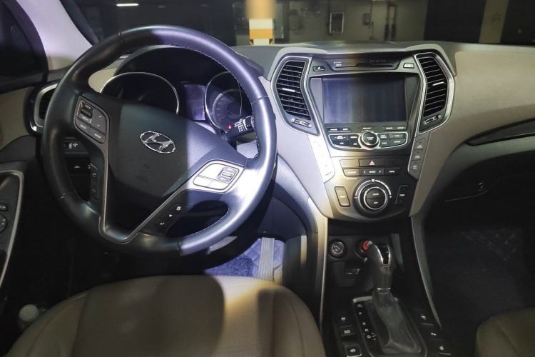 Used Hyundai Santa Fe Classic 2013 3.0L 4x4 Flagship Edition 7 Seats Euro IV Center Console