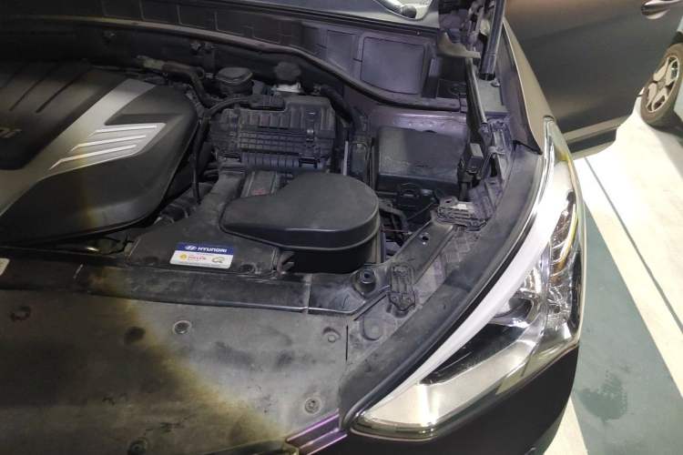 Used Hyundai Santa Fe Classic 2013 3.0L 4x4 Flagship Edition 7 Seats Euro IV Engine Bay Left