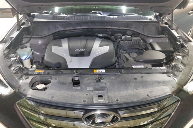 Used Hyundai Santa Fe Classic 2013 3.0L 4x4 Flagship Edition 7 Seats Euro IV Engine Bay