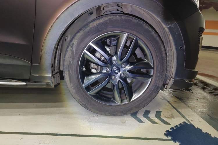 Used Hyundai Santa Fe Classic 2013 3.0L 4x4 Flagship Edition 7 Seats Euro IV Right Front Wheel Hub