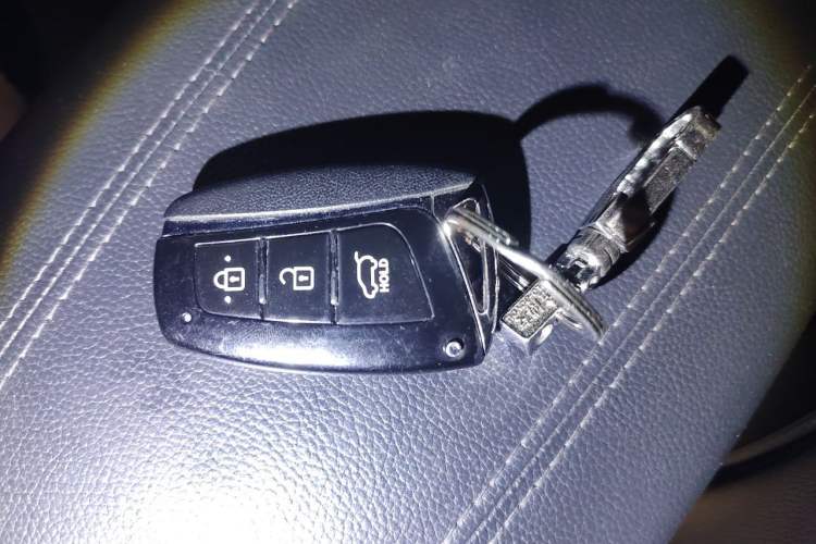 Used Hyundai Santa Fe Classic 2013 3.0L 4x4 Flagship Edition 7 Seats Euro IV Vehicle Key