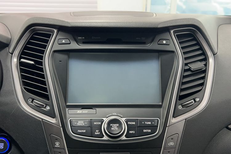 Used Hyundai Santa Fe Classic 2013 3.0L 4x4 Comfort Edition with Navigation 7 Seats Euro IV Audio And AC Panel