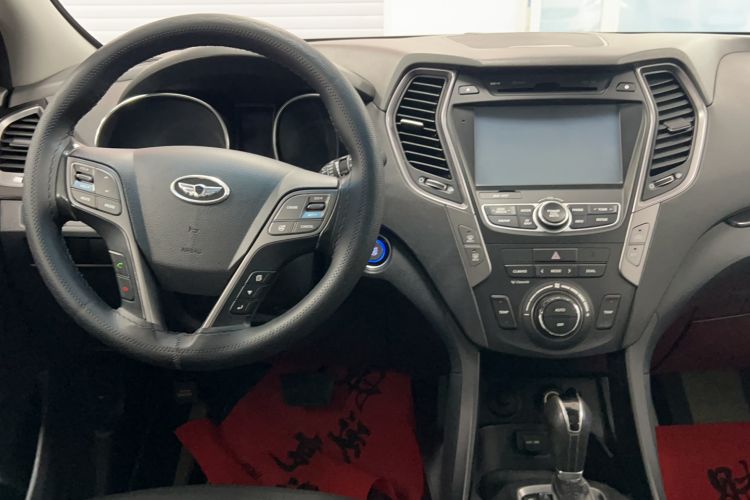 Used Hyundai Santa Fe Classic 2013 3.0L 4x4 Comfort Edition with Navigation 7 Seats Euro IV Center Console