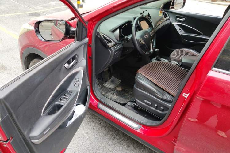 Used Hyundai Santa Fe Classic 2013 3.0L 4x4 Flagship Edition 7 Seats Euro IV Driver Seat