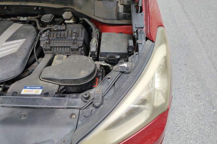 Used Hyundai Santa Fe Classic 2013 3.0L 4x4 Flagship Edition 7 Seats Euro IV Engine Bay Left