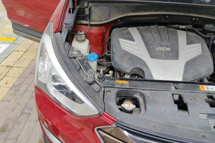 Used Hyundai Santa Fe Classic 2013 3.0L 4x4 Flagship Edition 7 Seats Euro IV Engine Bay Right