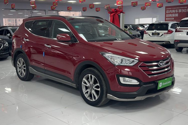 Used Hyundai Santa Fe Classic 2013 3.0L 4x4 Comfort Edition with Navigation 7 Seats Euro IV Front Right 45 Deg