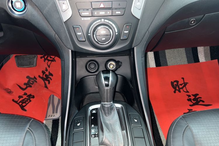 Used Hyundai Santa Fe Classic 2013 3.0L 4x4 Comfort Edition with Navigation 7 Seats Euro IV Gear Lever