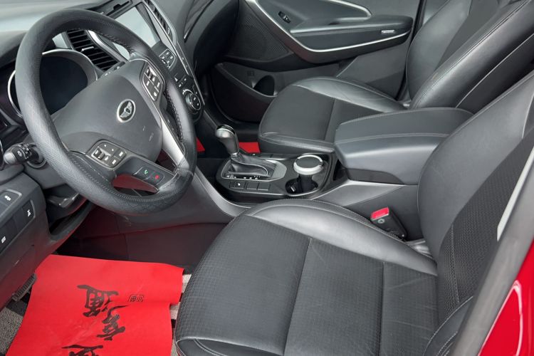 Used Hyundai Santa Fe Classic 2013 3.0L 4x4 Comfort Edition with Navigation 7 Seats Euro IV Left Front Seat