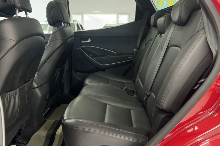 Used Hyundai Santa Fe Classic 2013 3.0L 4x4 Comfort Edition with Navigation 7 Seats Euro IV Left Rear Seat