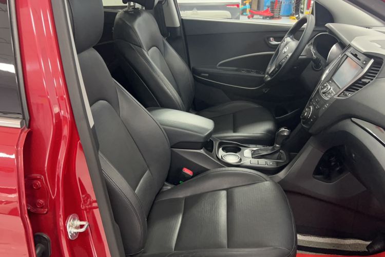 Used Hyundai Santa Fe Classic 2013 3.0L 4x4 Comfort Edition with Navigation 7 Seats Euro IV Right Front Seat