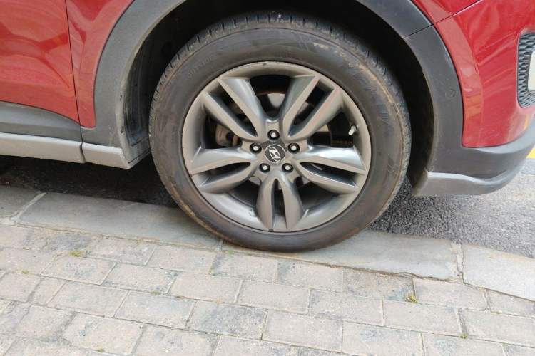 Used Hyundai Santa Fe Classic 2013 3.0L 4x4 Flagship Edition 7 Seats Euro IV Right Front Wheel Hub