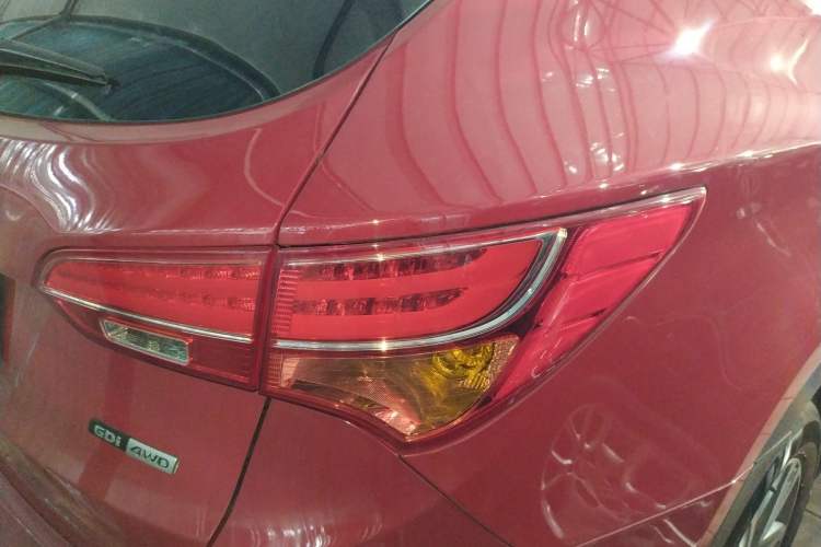 Used Hyundai Santa Fe Classic 2013 3.0L 4x4 Comfort Edition with Navigation 7 Seats Euro IV Right Rear Taillight