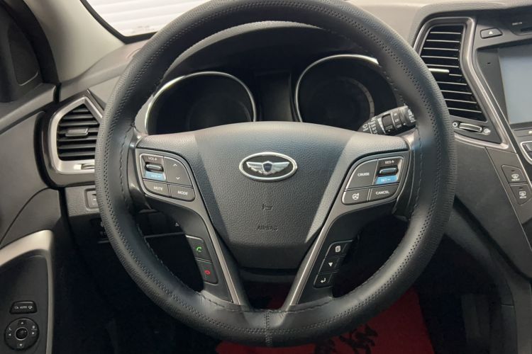 Used Hyundai Santa Fe Classic 2013 3.0L 4x4 Comfort Edition with Navigation 7 Seats Euro IV Steering Wheel