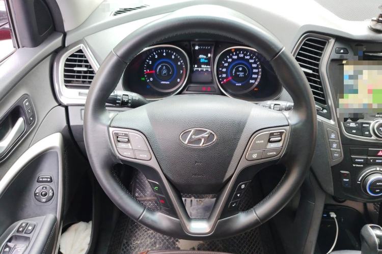 Used Hyundai Santa Fe Classic 2013 3.0L 4x4 Flagship Edition 7 Seats Euro IV Steering Wheel