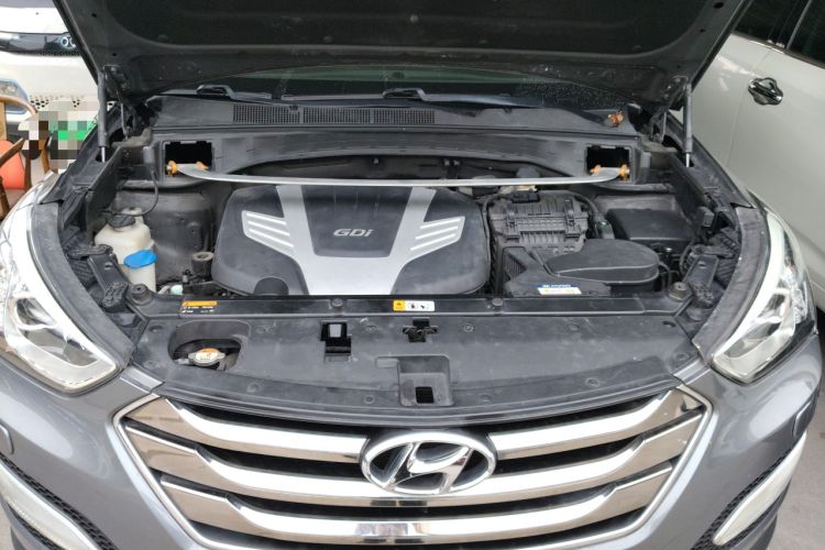 Used Hyundai Santa Fe Classic 2013 3.0L Four-Wheel Drive Luxury Edition 7 Seats Euro IV Engine Bay