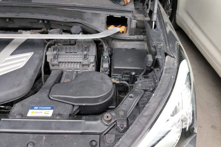 Used Hyundai Santa Fe Classic 2013 3.0L Four-Wheel Drive Luxury Edition 7 Seats Euro IV Engine Bay Left