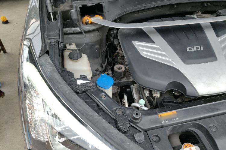 Used Hyundai Santa Fe Classic 2013 3.0L Four-Wheel Drive Luxury Edition 7 Seats Euro IV Engine Bay Right