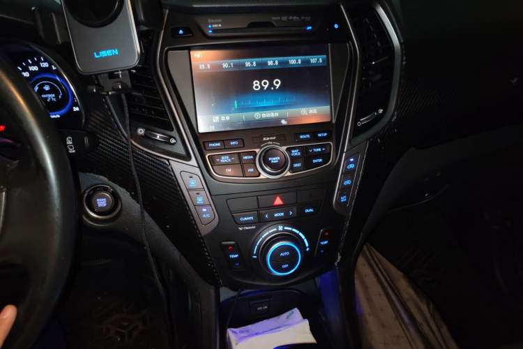 Used Hyundai Santa Fe Classic 2013 3.0L 4x4 Flagship Edition 7 Seats Euro IV Audio And AC Panel