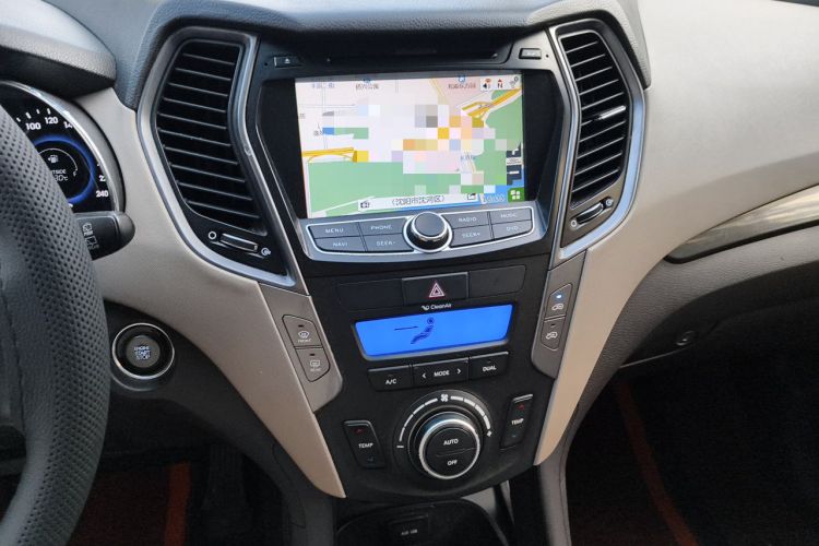 Used Hyundai Santa Fe Classic 2013 3.0L Four-Wheel Drive Comfort Edition 7 Seats Euro IV Audio And AC Panel