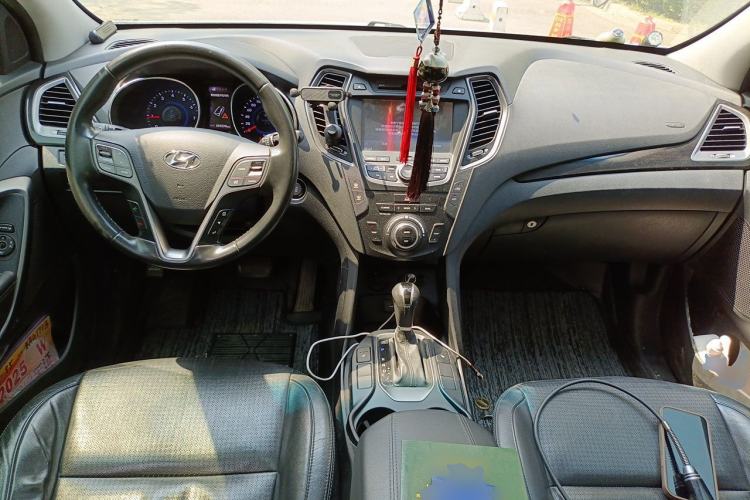 Used Hyundai Santa Fe Classic 2013 3.0L 4x4 Comfort Edition with Navigation 7 Seats Euro IV Center Console