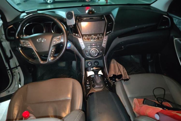 Used Hyundai Santa Fe Classic 2013 3.0L 4x4 Flagship Edition 7 Seats Euro IV Center Console