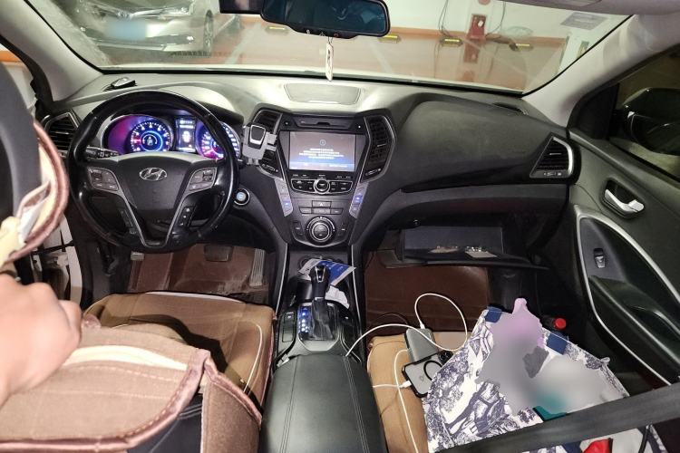 Used Hyundai Santa Fe Classic 2013 Revised Version 3.0L Four-Wheel Drive Deluxe Edition Euro IV Center Console