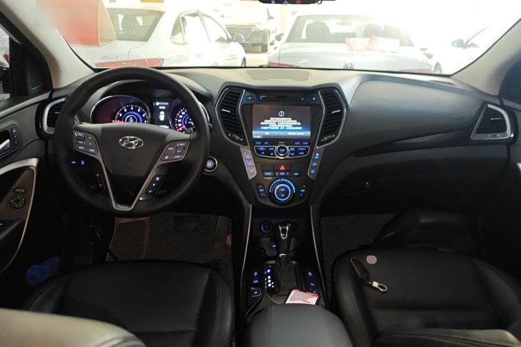 Used Hyundai Santa Fe Classic 2013 3.0L 4x4 Flagship Edition 7 Seats Euro IV Center Console