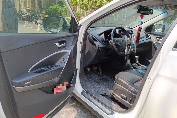 Used Hyundai Santa Fe Classic 2013 3.0L 4x4 Comfort Edition with Navigation 7 Seats Euro IV Driver Seat