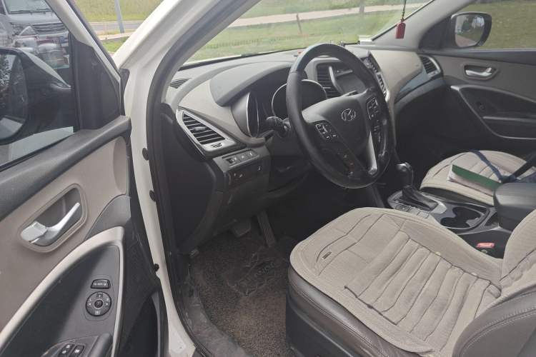 Used Hyundai Santa Fe Classic 2013 3.0L 4x4 Comfort Edition with Navigation 7 Seats Euro IV Driver Seat