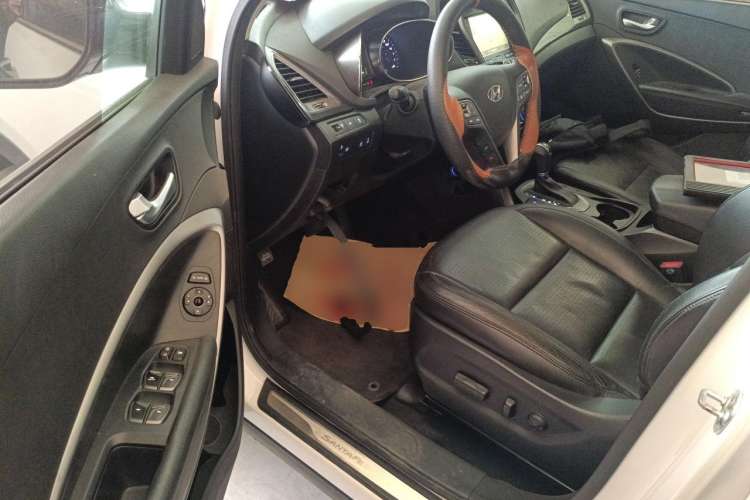 Used Hyundai Santa Fe Classic 2013 3.0L 4x4 Premium Edition 7-Seater Euro IV Driver Seat