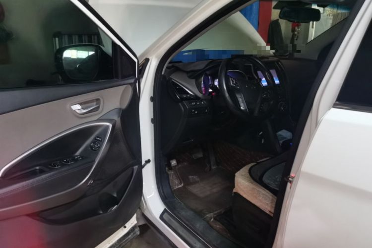 Used Hyundai Santa Fe Classic 2013 Facelift 3.0L 4x4 Comfort Edition with Navigation Euro IV compliant Driver Seat