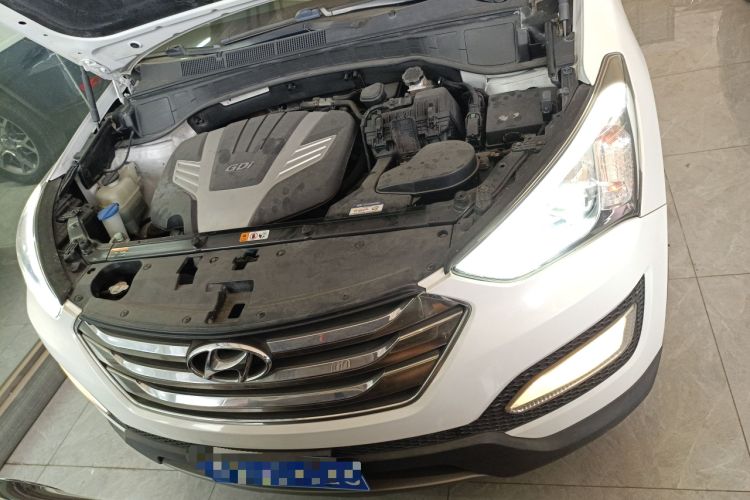 Used Hyundai Santa Fe Classic 2013 3.0L 4x4 Premium Edition 7-Seater Euro IV Engine Bay