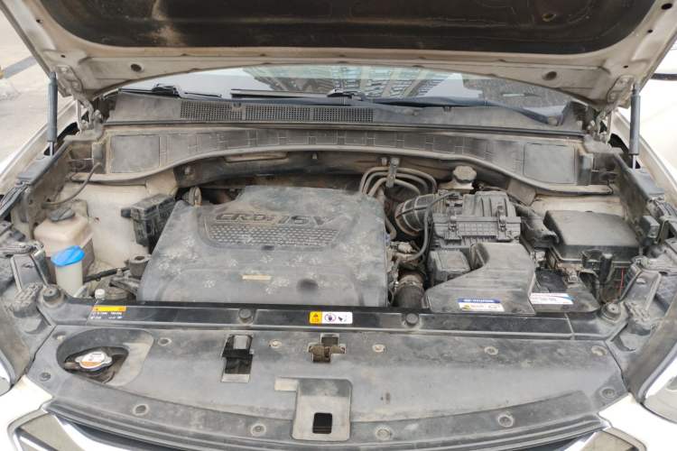 Used Hyundai Santa Fe Classic 2013 2.2T Four-Wheel Drive Flagship Edition 7 Seats Engine Bay