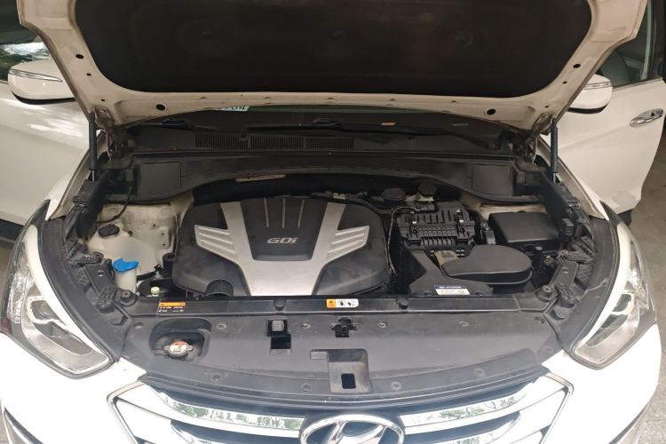 Used Hyundai Santa Fe Classic 2013 3.0L Four-Wheel Drive Luxury Edition 7 Seats Euro IV Engine Bay
