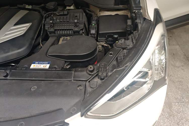 Used Hyundai Santa Fe Classic 2013 3.0L Four-Wheel Drive Luxury Edition 7 Seats Euro IV Engine Bay Left