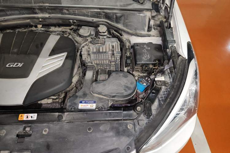 Used Hyundai Santa Fe Classic 2013 Revised Version 3.0L Four-Wheel Drive Deluxe Edition Euro IV Engine Bay Left