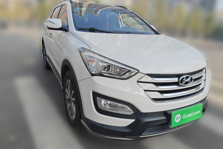 Used Hyundai Santa Fe Classic 2013 Facelift 3.0L 4x4 Comfort Edition with Navigation Euro IV compliant Exterior 2