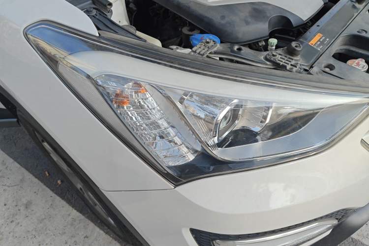 Used Hyundai Santa Fe Classic 2013 Facelift 3.0L 4x4 Comfort Edition with Navigation Euro IV compliant Exterior 6