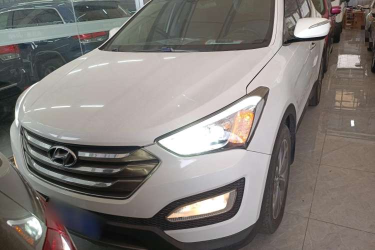 Used Hyundai Santa Fe Classic 2013 3.0L 4x4 Premium Edition 7-Seater Euro IV Front