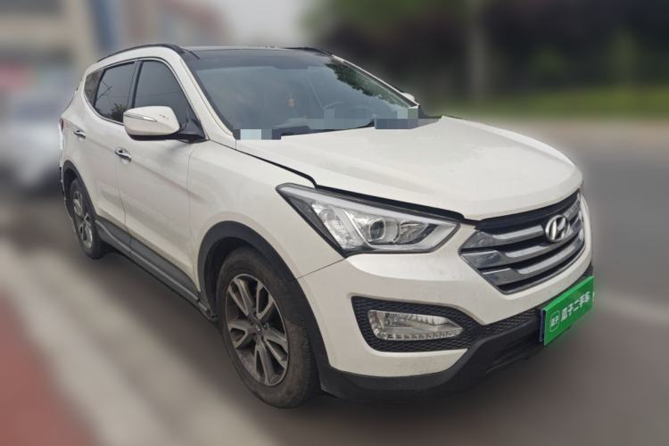 Used Hyundai Santa Fe Classic 2013 3.0L 4x4 Comfort Edition with Navigation 7 Seats Euro IV Front Right 45 Deg